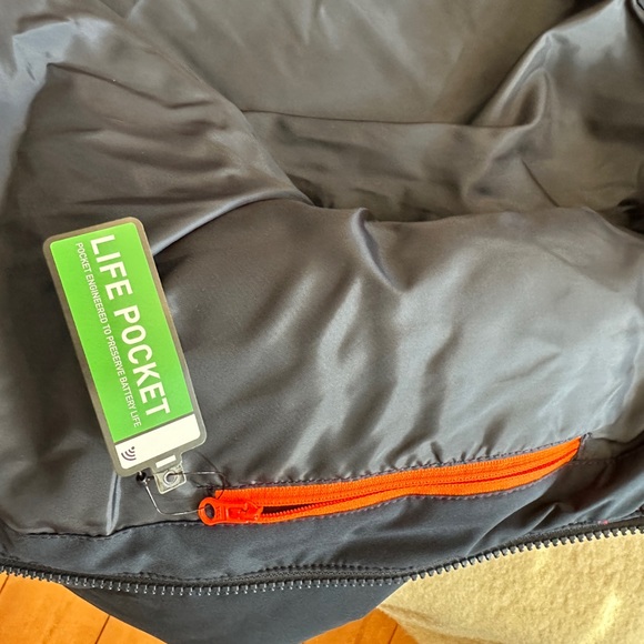 Helly Hansen -NWOT - insulated jacket - size 164/14 - Picture 4 of 6